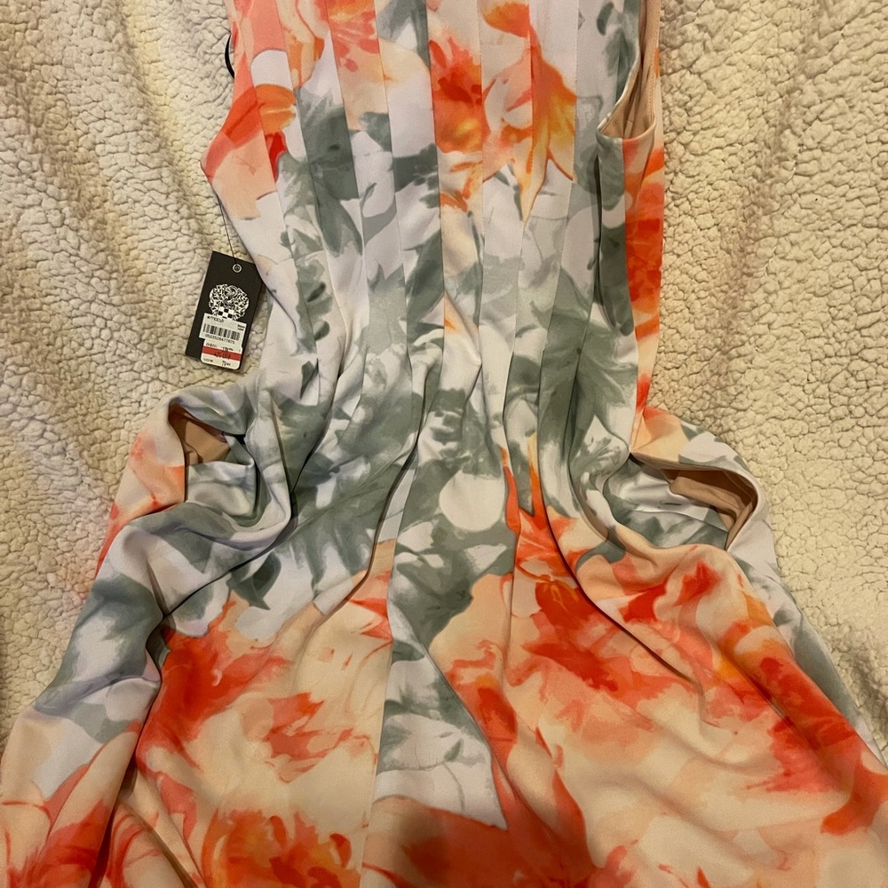 New with tags Vince Camuto dress with pockets!!